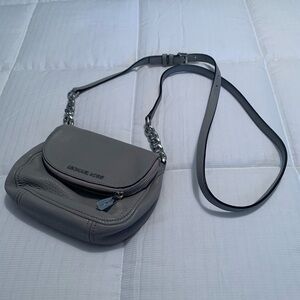 MICHAEL Michael Kors - Dove Grey Pebbled Leather Bedford Crossbody Bag